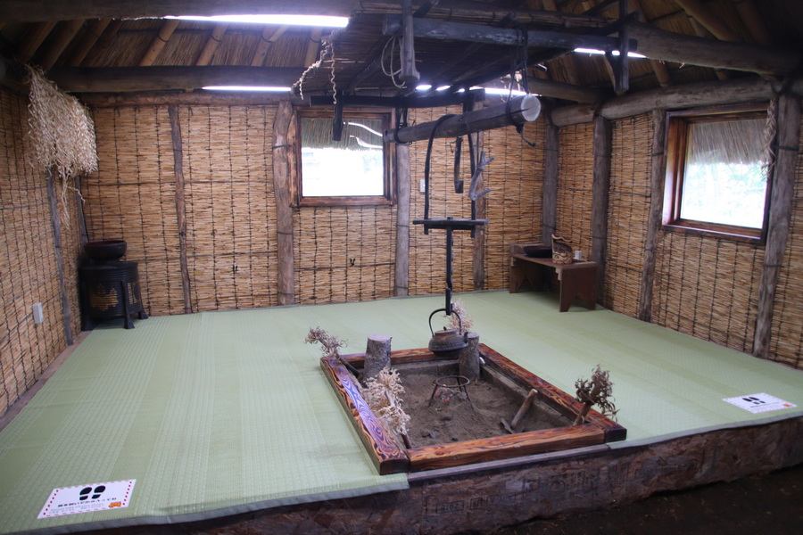 05.08.2025 14:14:52: Japonsko 2025 - Noboribetsu, medvědí park (Vláďa)