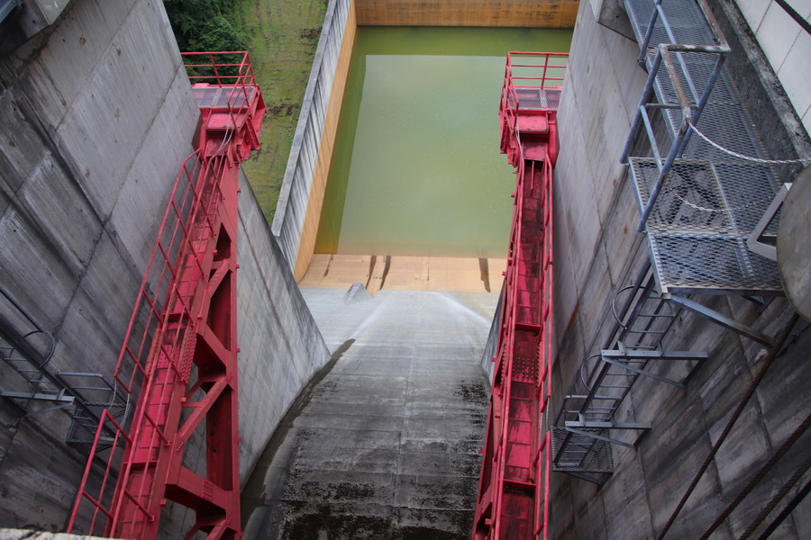 10.08.2025 17:21:52: Japonsko 2025 - Přehrada Tamagawa (Vláďa)