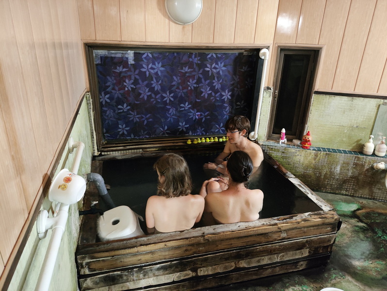 12.08.2025 19:19:12: Japonsko 2025 - Radish House (Vláďa)