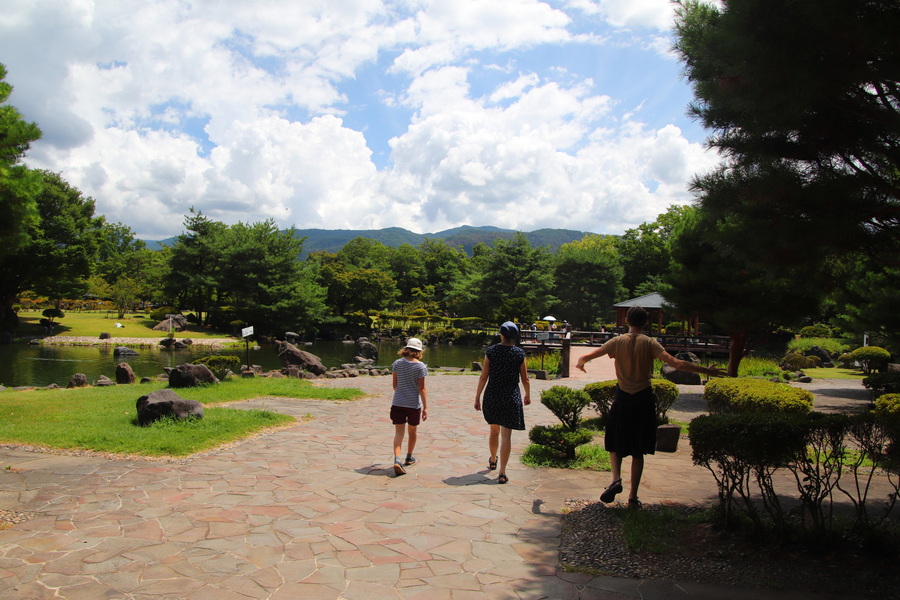 14.08.2025 11:48:35: Japonsko 2025 - Macumoto, park Agatanomori (Vláďa)