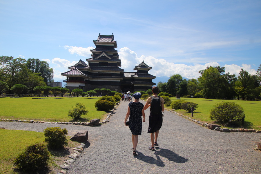 14.08.2025 14:01:15: Japonsko 2025 - Macumoto, hrad (Vláďa)