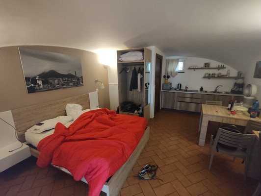 18.04.2025 8:18:43: Kampánie 2025 - Pompeje, ubytování (Vláďa)