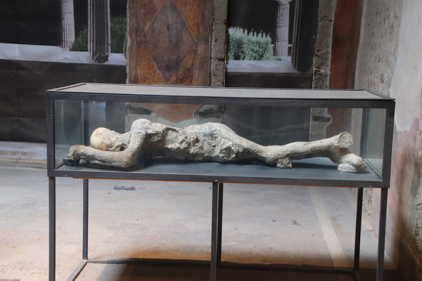 18.04.2025 11:41:43: Kampánie 2025 - Pompeje, vykopávky (Vláďa)