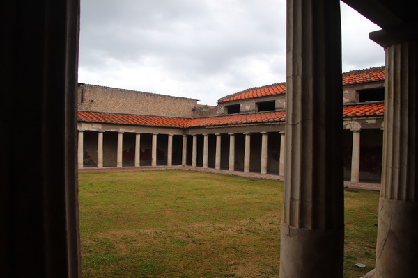 18.04.2025 16:26:54: Kampánie 2025 - Torre Annunziata, Villa Poppea (Vláďa)