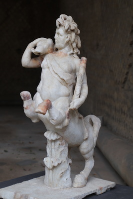 18.04.2025 16:42:49: Kampánie 2025 - Torre Annunziata, Villa Poppea (Terka)