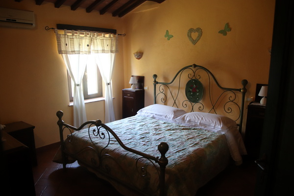 03.04.2026 15:02:13: Toskánsko 2026 - Sovana (Terka)