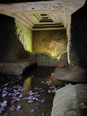 05.04.2026 11:08:18: Toskánsko 2026 - Etruská nekropole (Vláďa)