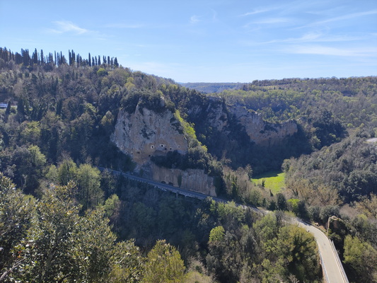 05.04.2026 14:38:12: Toskánsko 2026 - Vyhlídka na Sorano (Vláďa)